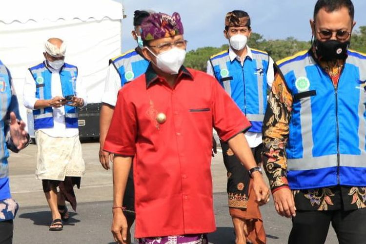 gubernur bali wayan koster mengumumkan mulai tanggal 07 maret 2022 masuk Bali tanpa karantina